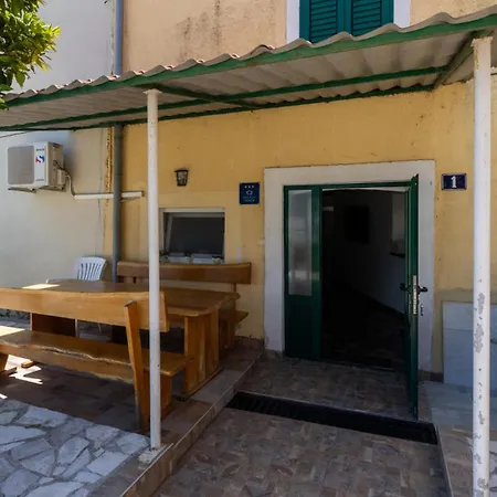 House Antonia By Guide Villa