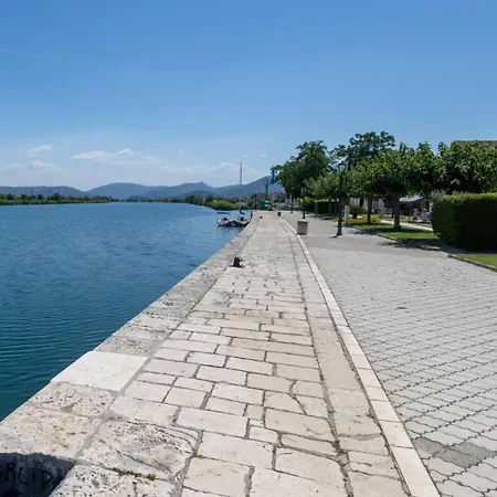Villa House Antonia By Guide