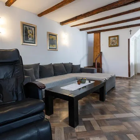 House Antonia By Guide Villa