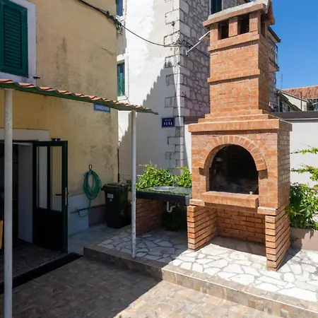 House Antonia By Guide *