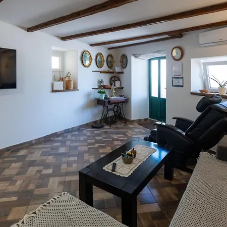 House Antonia By Guide *
